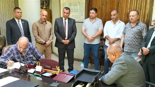 فى زيارة مفاجئة.. وزير الكهرباء يتفقد قطاع شبكات المدن الجديدة بالعاشر من رمضانقام الدكتور محمود عصمت وزير الكهرباء والطاقة المتجددة ، اليوم السبت