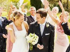 تأويلات ابن سيرين لرؤية الفرح في المنام الفرح في المنام، لا شك أن رؤية الأفراح من الرؤى التي تبعث البهجة والفرح في القلب، ولكن في عالم الأحلام، قد