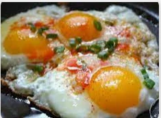 ما هو تفسير حلم أكل البيض المقلي لابن سيرين؟ ما هو تفسير حلم أكل البيض المقلي لابن سيرين؟، من الأحلام التي كثيرا ما يبحث الأشخاص عن تفسير لها، فكما