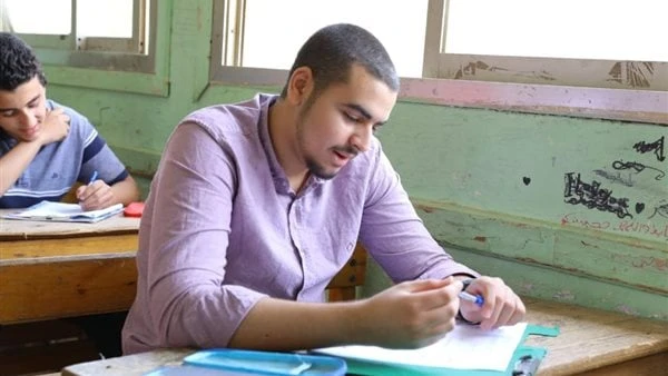 اليوم.. طلاب الأدبي يختتمون امتحانات نهاية العام بالثانوية الأزهريةيختتم اليوم الأحد، طلاب القسم الأدبي في الشهادة الثانوية الأزهرية، امتحانات نهاية