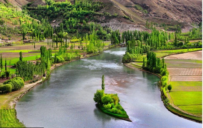 تفسير حلم الماء الجاري تفسير حلم الماء الجاري، رؤية المياه الجارية في المنام تعد من أشهر الأحلام التي يسأل عنها العديد من الناس وهي تحمل تأويلات