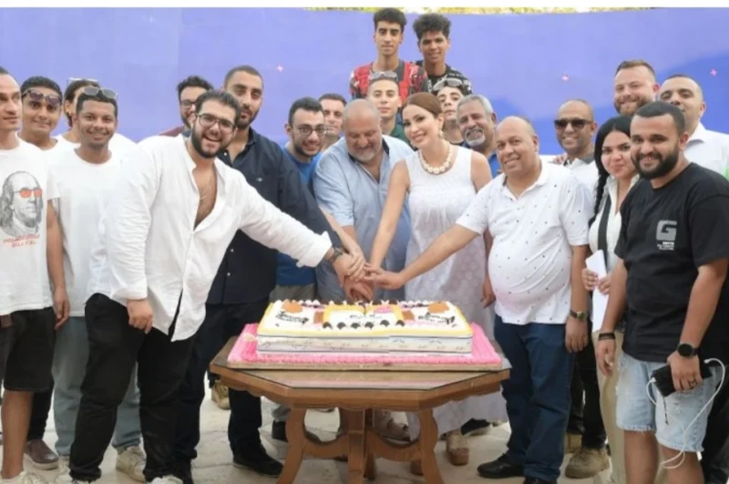 الاحتفال بفيلم المصيف في المصيف احتفل أبطال الفيلم المصري المصيف ببدء تصوير العمل، بأحد مواقع التصوير، بمنطقة بالهرم، وتم تقطيع قالب حلوى وإجراء