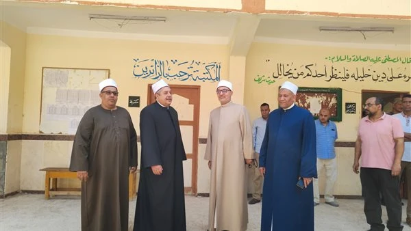 رئيس قطاع المعاهد وأمين البحوث الإسلامية يتفقدان امتحانات الدور الثاني بالأقصرتفقد الشيخ أيمن عبد الغني، رئيس قطاع المعاهد الأزهرية، والدكتور نظير