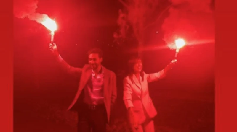 3 مشاهد تلخص حفل خطوبة مروة أنور (صور) احتفلت الفنانة الشابة مروة أنور، شقيقة الفنان خالد أنور، أمس بخطبتها، على شاب من خارج الوسط الفني.خطوبة شقيقة