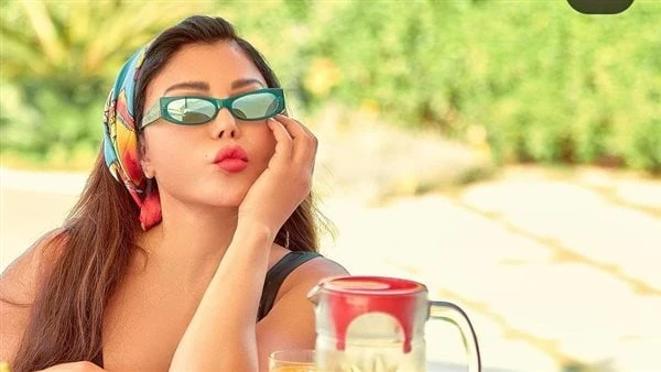 هيفاء وهبي تستعرض رشاقتها بفستان مميز شاهد حرصت الفنانة هيفاء وهبي على مشاركة متابعيها عبر حسابها الرسمي على موقع تبادل الصور والفيديوهات الأنستجرام،