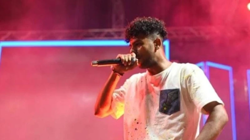 قريبا.. عفروتو يطرح ألبوما جديدا أعلن مغني الراب عفروتو، طرحه ألبوما جديدا قريبا بعنوان منتخب مصر ويشمل 12 أغنية، وسوف يعلن باقي التفاصيل وموعد نشره