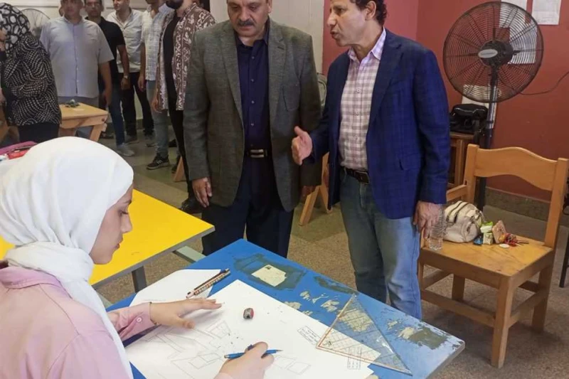 نائب بنها يتفقد اختبارات القدرات بكلية الفنون التطبيقية (صور) أجرى الدكتور تامر سمير نائب رئيس جامعة بنها لشئون التعليم والطلاب، جولة تفقدية