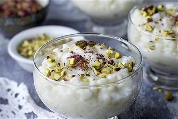 وصفة لعمل الرز بلبن بطريقة سهلة في المنزلإذا كنت تبحث عن تجربة تحضير الطعام تمزج بين البساطة واللذة، فإن إعداد الرز باللبن في المنزل يقدم لك هذا الجمع. دعونا نتعرف على تفاصيل أكثر 