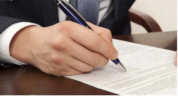 ما هو تفسير التوقيع في المنام لابن سيرين؟ التوقيع في المنام، هل رؤية التوقيع تبشر بالخير أم تنذر بالسوء؟ وما هي التفسيرات السلبية لحلم التوقيع؟ وإلى