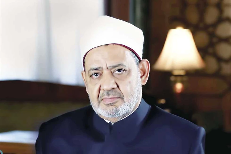 غدا.. الأزهر يعقد مؤتمرا صحفيا لإعلان نتائج الشهادة الثانوية يعقد الأزهر الشريف مؤتمرا صحفيا، في تمام الساعة الواحدة والنصف ظهرا، غدا الأربعاء،