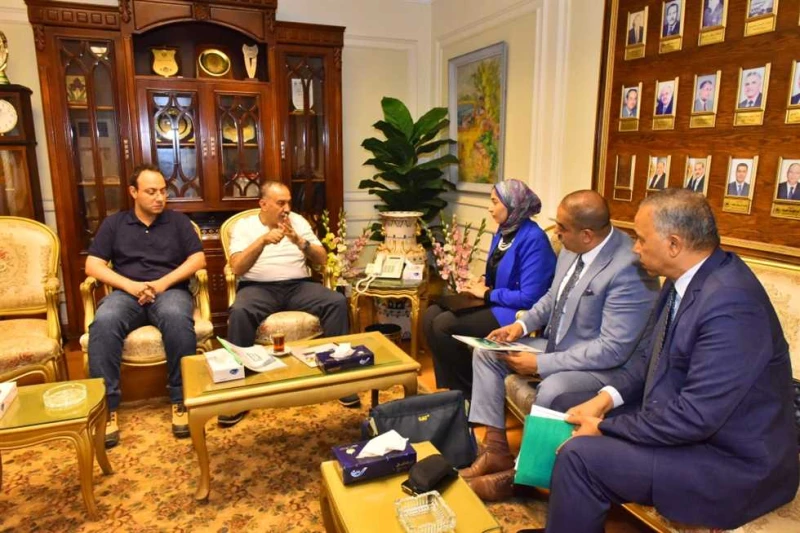 محافظ أسيوط يلتقى وفد الهيئة العربية للتصنيع (تفاصيل) التقى اللواء دكتور هشام أبو النصر محافظ أسيوط، بمكتبه بديوان عام المحافظة اليوم الأربعاء،