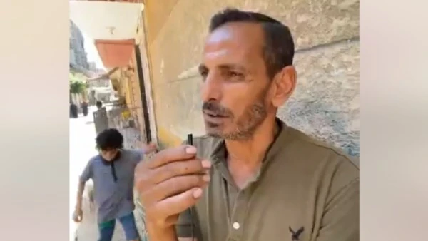 لايف سابوه سايح في دمه على الطريق.. تطورات تقلب قضية نجل الفنان أحمد رزق رأسا على عقب قالت أسرة ضحية نجل الفنان أحمد رزق: علاء كان رايح يسلم اوردر