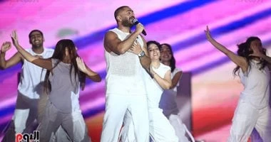 فن: تامر حسنى يعزف مع المواهب الشابة.. ويشيد بأحمد منصور: تحدى الظروف اقرأ في أفاق عربية تامر حسنى يعزف مع المواهب الشابة ويشيد ب أحمد منصور تحدى