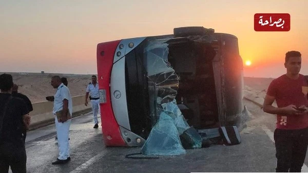 إصابات حرجة ل 15 عاملا في تصادم 3 باصات مخصصة لنقل العمال بالغردقة أصيب 15 شخصا من العاملين في الفنادق السياحية المختلفة جنوب مدينة الغردقة، إثر حادث