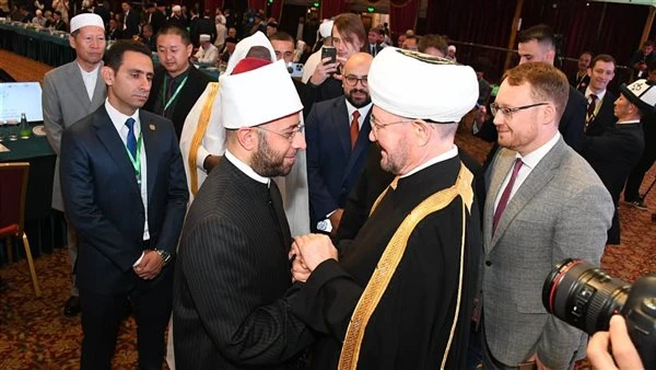 العلماء ووفود مؤتمر طريق الحرير الروحي بجمهورية تتارستان يلتفون حول وزير الأوقافالتف العلماء من أقطار العالم الإسلامي ووفود المؤتمر الدولي الخامس،