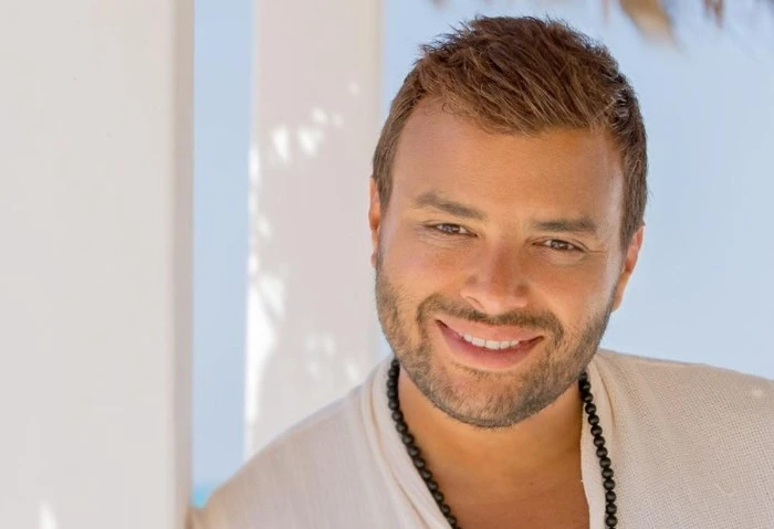 أنا جامد كده كده، رامي صبري يروج لأحدث ألبوماته روج المطرب رامي صبري لألبومه الجديد أنا جامد كده كده، والمقرر طرحه خلال الفترة المقبلة، على يوتيوب