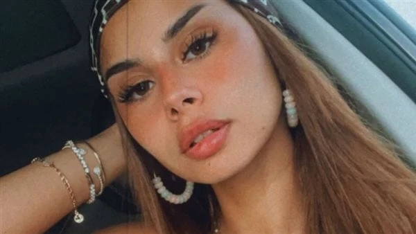 على طريقة أزمة محمد رمضان منة عرفة تثير الجدل بصور من كابينة طائرةنشرت الفنانة منة عرفة، صورا جديدة لها عبر حسابها الشخصي على موقع تبادل الصور والفيديوهات إنستجرام. وتألقت منة عرفة