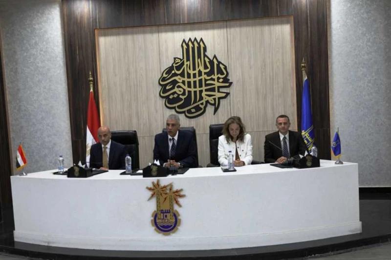 محافظ أسوان يفتتح ورشة عمل لتعزيز المناخ الحضرى والقدرة على مواجهة الكوارث أكد اللواء دكتور إسماعيل كمال محافظ أسوان على أننا سنعمل جاهدين لتحقيق الإستفادة المثلى من المقومات التي