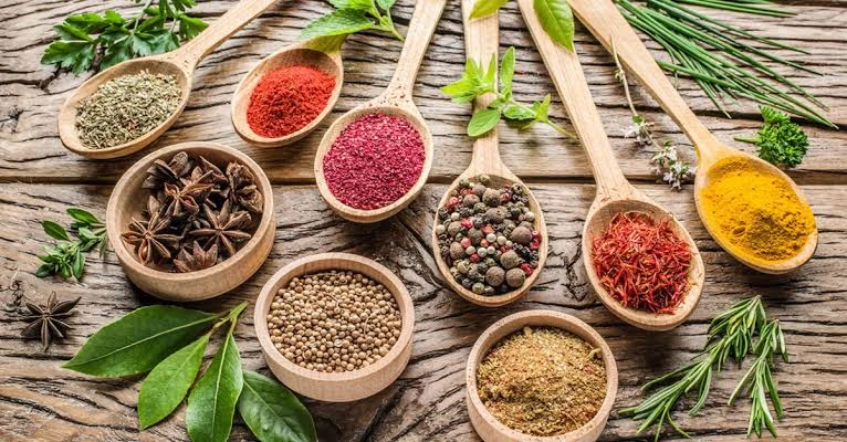 أعشاب طبيعية تساعدك على خسارة الوزن.تم استخدام الأعشاب كدواء تقليدي منذ قرون ، وبالاقتران مع خصائصها العلاجية ، يمكن أن تعزز فقدان الوزن الصحي، وإليك