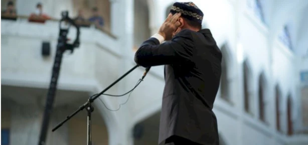 تأويلات ابن سيرين لرؤية سماع الأذان في المنام سماع الأذان في المنام، يفصل الفقهاء رؤية الأذان وذلك بالتفريق بين التأذين وقراءة الأذان أو سماعه، ويعد سماع الأذان بشارة بالأخبار السع