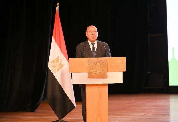 الصناعة والنقل: الفريق كامل الوزير مالوش حساب على فيس بوك أصدرت وزارة الصناعة والنقل بيانا إعلاميا تنفي فيه وجود أي حساب على موقع التواصل الاجتماعي