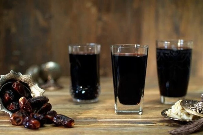 اشرب العرقسوس في الصيف.. إليك فوائده وطريقة تحضيرهمشروب العرقسوس.. يؤدي ارتفاع درجة الحرارة في فصل الصيف إلى إفراز الجسم العرق للحفاظ على درجة حرارته