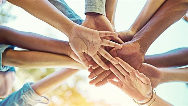 10 آثار إيجابية لوجود الصداقة الحقيقية فى حياتك.. أهمها الثقة بالنفستعتبر الصداقة من أهم القواعد للحصول على السعادة فى رحلة الحياة، لذلك نكشف عن 10