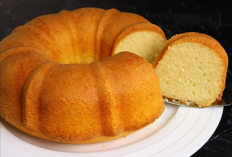 كيكة الحليب الهشة جهزيها في 10 دقائق وبمكونات بسيطة ومتوفرة في البيت كيكة الحليب من أنواع الكيك الشهية واللذيذ والخفيفة على المعدة والتي تم تناولها