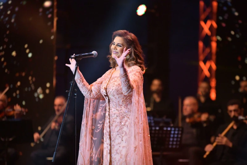 خاص بالفيديو- ميادة الحناوي توهجت في إهدنيات بحفل عابق بالاصالة والحب والحنين للزمن الجميل أطلت المطربة العربية القديرة ميادة الحناوي على مسرح مهرجان