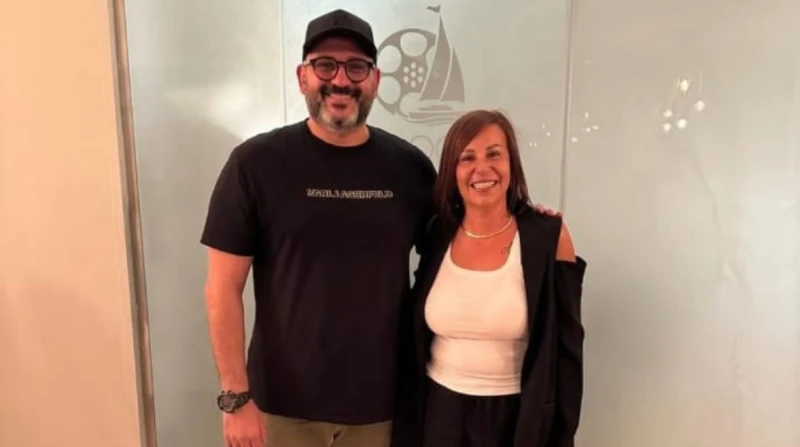 أكرم حسني يتعاون مع شهيناز العقاد في فيلم جديد أعلن الفنان أكرم حسني اليوم الثلاثاء، عن تعاونه مع المنتجة شهيناز العقاد في عمل فني جديد، دون أن يكشف