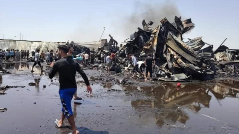 منقذهم مات.. حريق يأتي على سكن لمصريين في العراق في حادث مروع هز صحاري كربلاء، وفي تمام الثامنة والنصف من صباح أمس، الجمعة، استيقظ مجموعة من المصريين في العراق ليجدوا أنفسهم محاصري