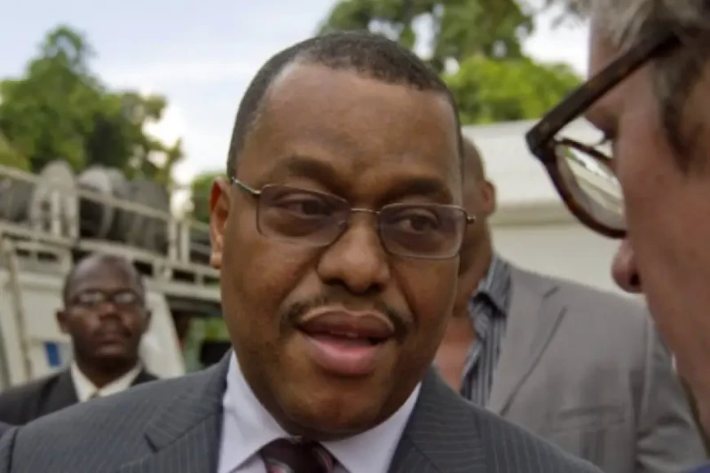 نجاة رئيس وزراء هايتي من إطلاق مسلحين النار عليهتم إخبارنا بأن رئيس وزراء هايتي غاري كونيل قد تم إجلاؤه بسلام بعد تعرضه لإطلاق نار من قبل عصابة في أحد أحياء العاصمة بور أو برنس.وكا