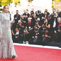 افتتاح المهرجان ال6 للزي التقليدي بالجزائر العاصمة منوعات شاهد المقال التالي من صحافة الإمارات عن افتتاح المهرجان ال6 للزي التقليدي بالجزائر العاصمة،