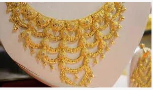 ما هو تفسير حلم القلادة الذهب لابن سيرين؟ ما هو تفسير حلم القلادة الذهب لابن سيرين؟القلادة أو السلسلة من أهم الاكسسورات التي تتزين بها النساء ويتم