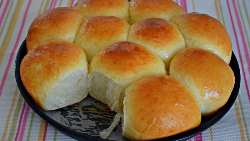 أسهل طريقة عمل خلية النحل بحشوة الشوكلاته وبألذ مذاق خلية النحل بحشوة الشوكولاتة هي واحدة من أشهى وألذ الحلويات التي تجمع بين طعم العجين الطري