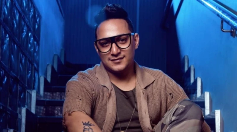 فيلم عن حياته.. رضا البحراوي ممثلا لأول مرة كشف أحمد جلال مدير اعمال المطرب الشعبي رضا البحراوي، خوضه أولى تجاربه في عالم التمثيل، ومن المقرر أن يعلن