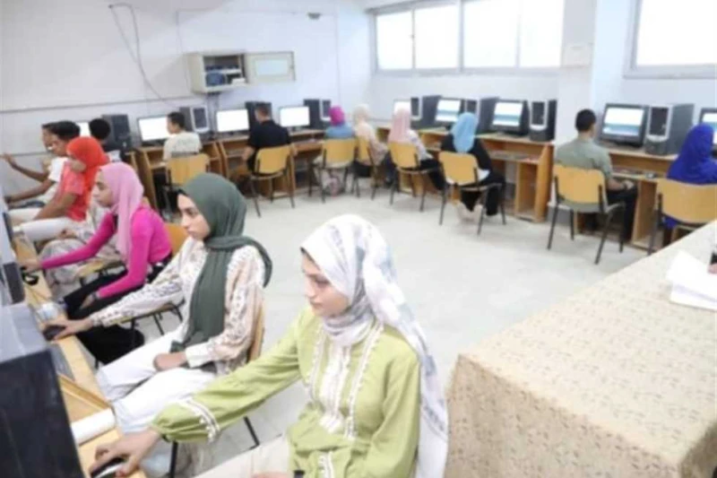 بدء إجراء اختبارات الطلاب المتقدمين للالتحاق بمدرسة التكنولوجيا التطبيقية بالخارجة أعلن المهندس سيد عبد العزيز، وكيل وزارة التربية والتعليم بالوادى