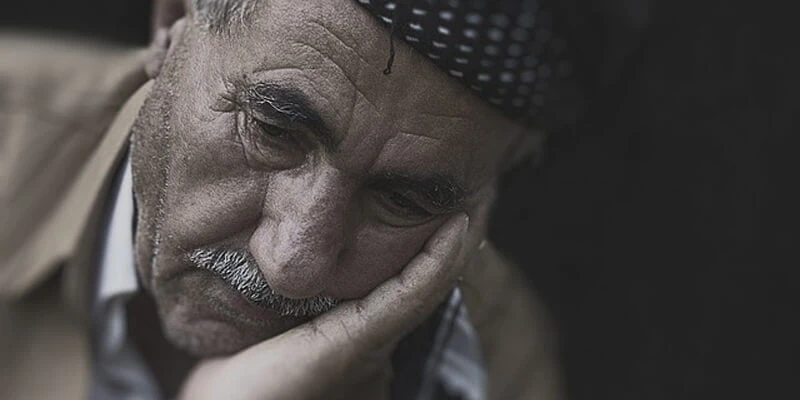 10 أجمل كابشن حزين على صورة الفيس بوكيشعر الكثير من الناس بمشاعر مؤلمة صعبة، وهذا بسبب الظروف الحياتية والأمور المختلفة التي يقابلها كل شخص في حياته