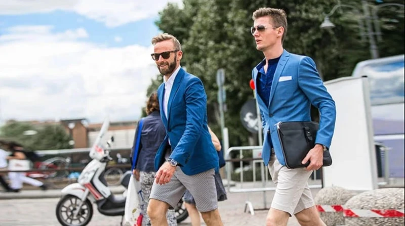بمناسبة الصيف.. 6 أنواع من الشورتات يجب أن يعرفها كل رجل الشورت من أهم القطع التي لا تخلو من خزانة أي رجل في الصيف، وتتنوع بين الشورتات الرياضية