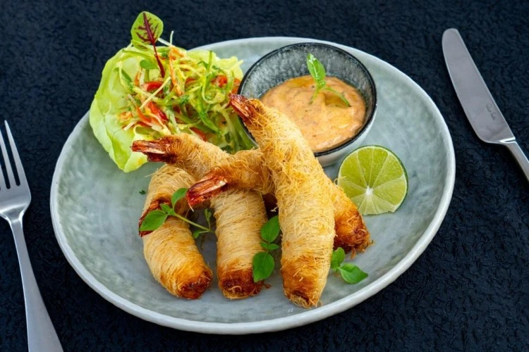 كنافة القريدس بطريقة سهلةالمقادير طريقة تحضير مايونيز شيبوتل :بودرة البابريكا الحلوة : 120 غراماصلصة الصويا : 4 ملاعق كبيرةالليمون : 4 حبات (طازج)الزبدة : 120 غراما (غير مملحة)الصل