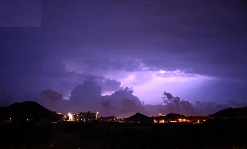 صيف عسير.. تشكيلات السحب تزين السماء بلوحات إبداعية طبيعية الحياة شاهد المقال التالي من صحافة السعودية عن صيف عسير تشكيلات السحب تزين السماء بلوحات