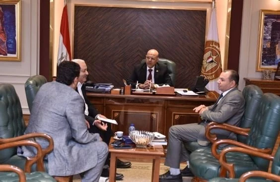 محمد جبران: مكتبي مفتوح أمام جميع الآراء التي تخدم ملف العمللقاء وزير العمل مع ممثلين عن منظمات نقابية عماليةالتقى محمد جبران وزير العمل، اليوم الأحد، بمقر الوزارة بالعاصمة الإداري