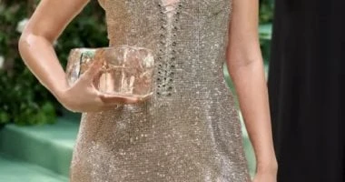 أغرب تصميمات الشنط بتوقيع ماركات عالمية.. على شكل حمامة وكوب قهوة المرأة والمنوعات شاهد المقال التالي من صحافة مصر عن أغرب تصميمات الشنط بتوقيع ماركات عالمية على شكل حمامة وكوب قهو