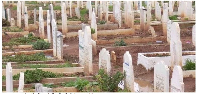 تفسير رؤية المقبرة في المنام لابن سيرين المقبرة في المنام، من أكثر الرؤى التي يتساءل عنها الحالمين لأنهم في الغالب يتوقعون بأنها نذير للشؤم والحزن،