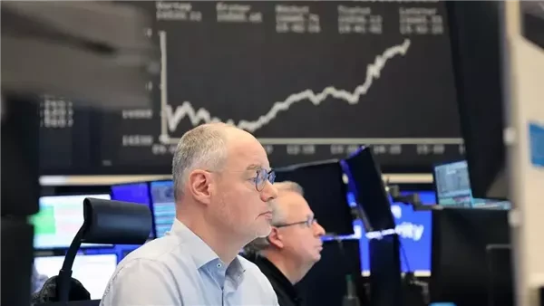 ارتفاع المؤشرات الأوروبية في بداية الجلسة قبل اجتماع المركزي الأوروبيارتفعت المؤشرات الأوروبية في مستهل تعاملات اليوم الخميس الثامن عشر من يوليو ،