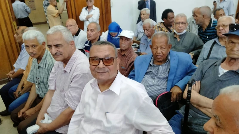 نصيحة من صاحب معاش إلى أصحاب المعاشات أعزائي المتقاعدين..نحن في عمر رائع، حتى أننا نبدو أنيقين. لدينا تقريبا كل ما أردناه عندما كنا أطفالا:لا نذهب