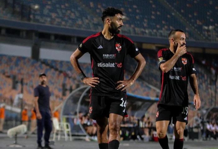 الأهلي يصدم لاعبيه بعد الفوز على بيراميدز في الدوري (خاص) حقق النادي الأهلي فوزا غاليا على نظيره فريق بيراميدز، بهدف نظيف سجله وسام أبو علي، بعد