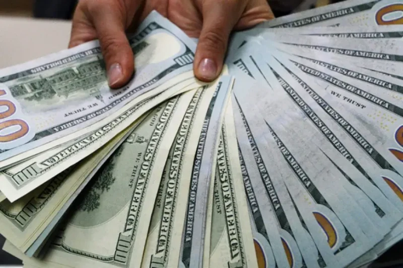 أسعار الدولار اليوم في السوق السوداء والبنوك مقابل الجنيه المصري الخميس 18 يوليو 2024 شهدت أسعار الدولار اليوم، الخميس 18 يوليو 2024، تغييرات ملحوظة