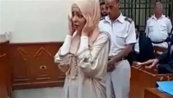 مفاجأة تقرير الطب الشرعي يكشف مضيفة الطيران أنهت حياة ابنتها وادعت انها مريضة نفسيةمضيفة الطيران أنهت حياة ابنتها تواصل محكمة الجنايات بالتجمع الخامس