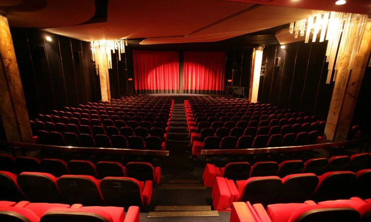 فن: فيلم يسيطر و ينافس فى شباك التذاكر اقرأ في أفاق عربية فيلم يسيطر و ينافس فى شباك التذاكر، هيمن فيلم الدراما الكوميدي ، على شباك التذاكر .،بحسب ما نشر أهل مصر، تستمر تغطيتنا حيث